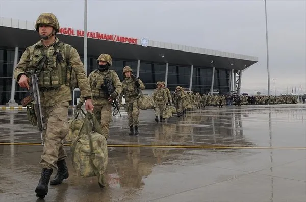 Komandolar dualarla Afrin'e uğurlandı