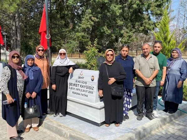 sehit-sevket-kaygisiz-sahadetinin-20-yilinda-dualarla-anildi-1753812582542.jpg