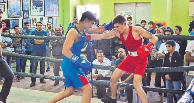 Adana’da boks seçmelerine 20 sporcu katıldı