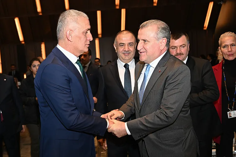 Turkuvaz Medya ’Spor Zirvesi’nde ödül alan en iyi oyuncular belli oldu! Ciro Mertens SABAH Spor mikrofonunda...