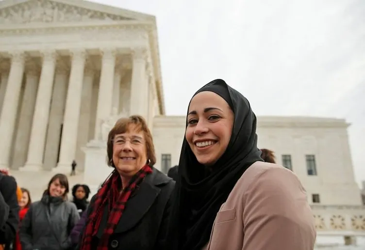 ABD müslüman kızın davasını konuşuyor