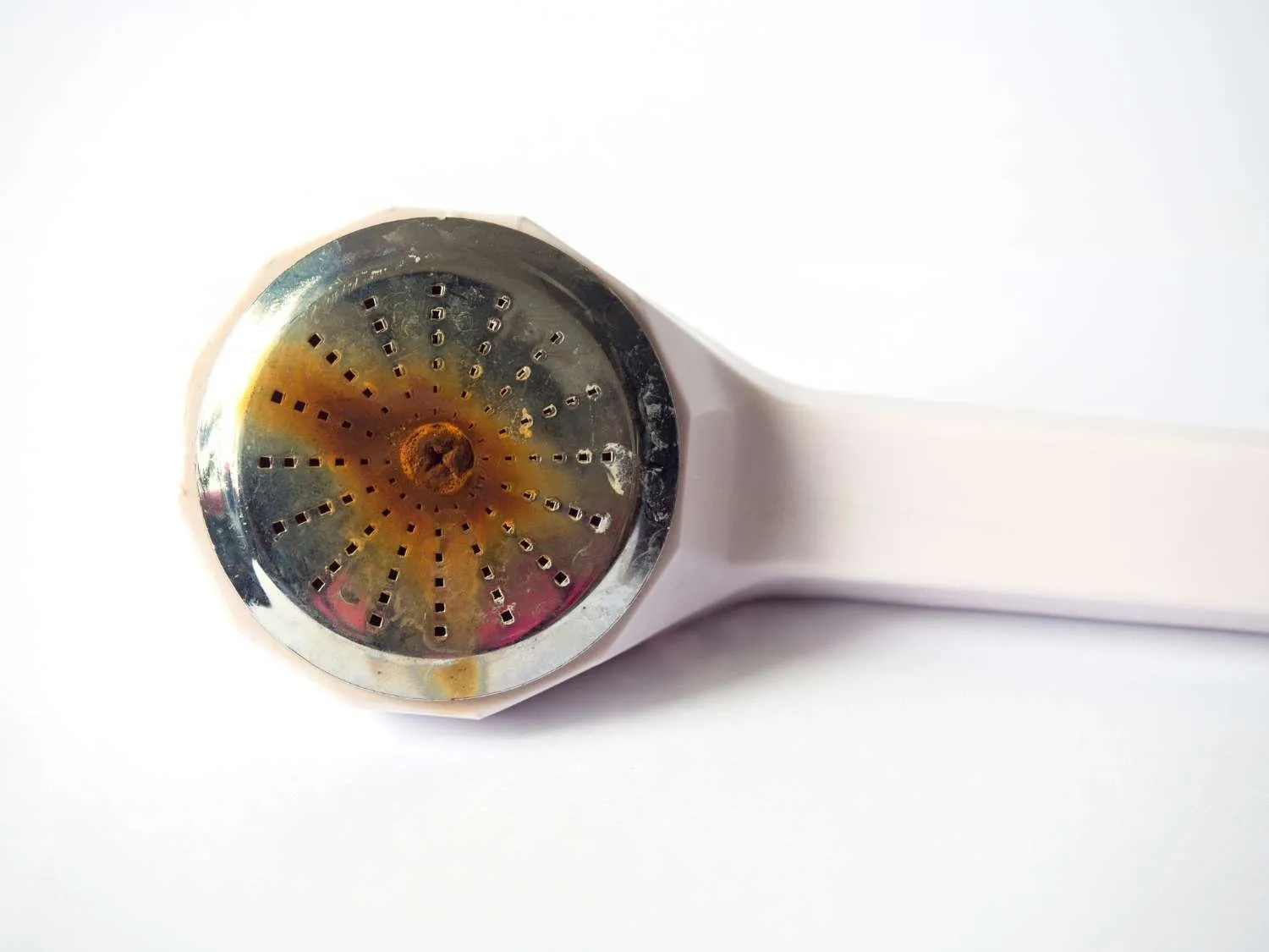 Pas lekesi nasıl çıkar? Fayanstan, kromdan ve demirden pas lekesi nasıl