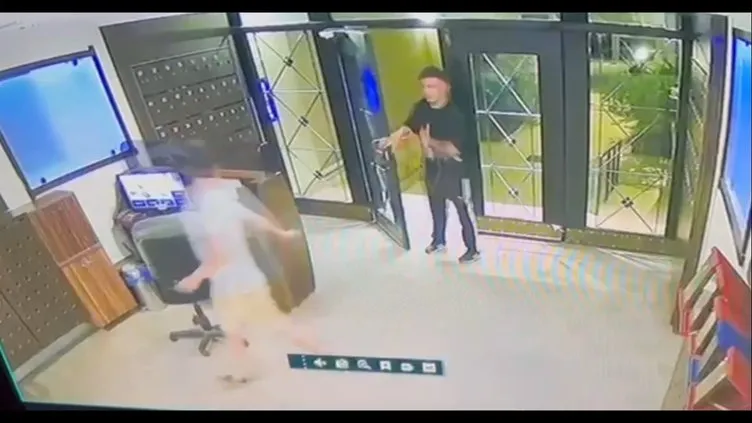 Öldürülen müzisyenin son görüntüsü ortaya çıktı: Katillerini kapıda karşılamış
