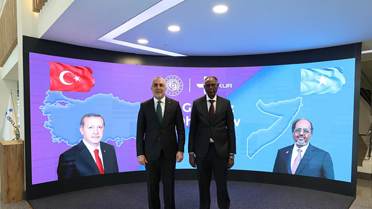 Bakan Işıkhan, Somalili mevkidaşı ile bir araya geldi Bakan Işıkhan, Somalili mevkidaşı ile bir araya geldi