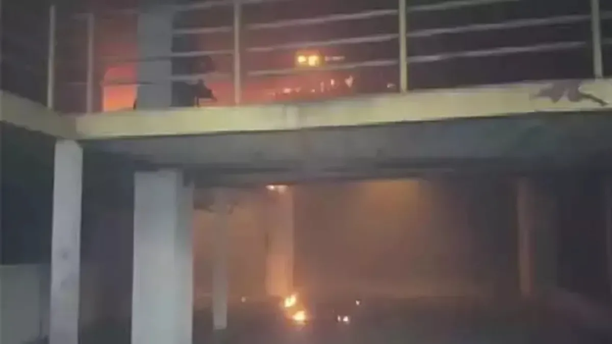 Büyük İstanbul Otogarı’nda çıkan yangın itfaiye ekiplerinin müdahalesiyle söndürüldü Büyük İstanbul Otogarı’nda çıkan yangın itfaiye ekiplerinin müdahalesiyle söndürüldü