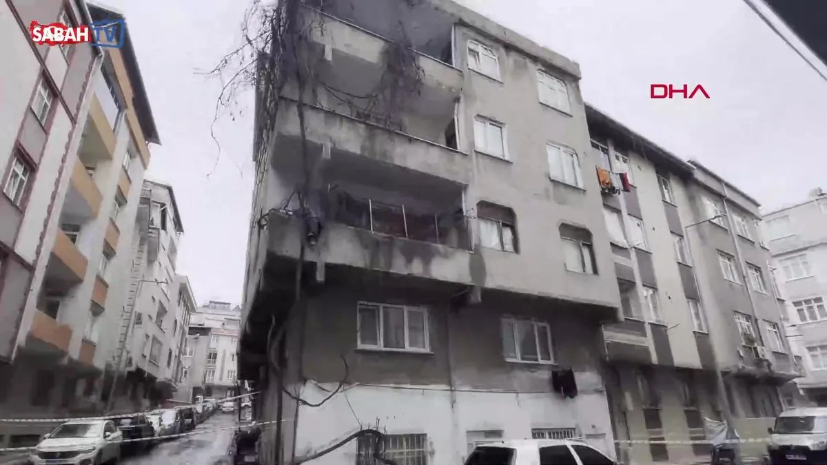Bağcılar’da 4 katlı binanın çatısı çöktü: 2 araç hasar aldı! | Video videosunu izle Bağcılar’da 4 katlı binanın çatısı çöktü: 2 araç hasar aldı! | Video videosunu izle