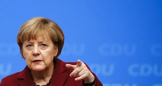 Merkel resmen aday oldu