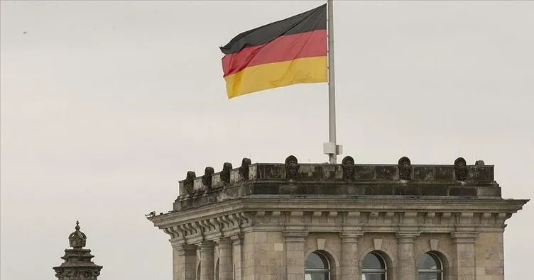 Almanya’da 467 Neonazi sırra kadem bastı