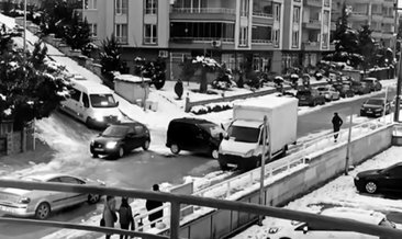 Bursa’da otomobillerin buz dansı! Kamyonete böyle çarptılar
