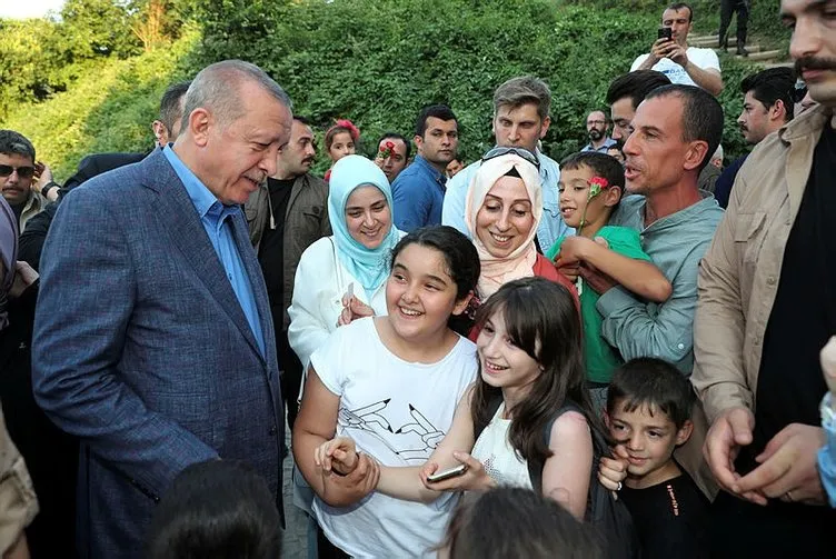 BaÅkan ErdoÄan, NakkaÅtepe Millet Bahçesi'ni gezdi vatandaÅlarla sohbet etti