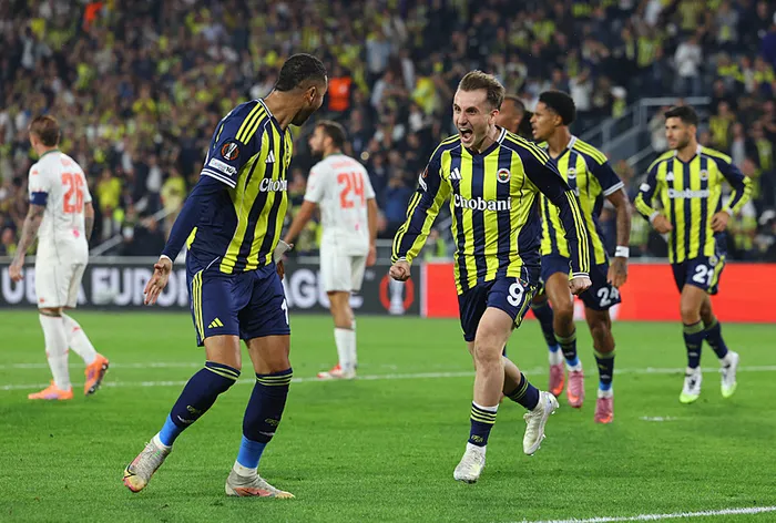 canli-fenerbahce-nice-kanarya-avrupada-zafer-pesinde-1759424608740.jpeg
