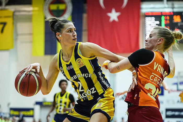 yari-finaldeki-derbide-kazanan-fenerbahce-1711735848562.jpeg