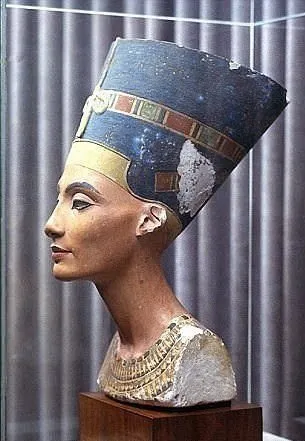 Nefertiti’nin mezarı bulundu