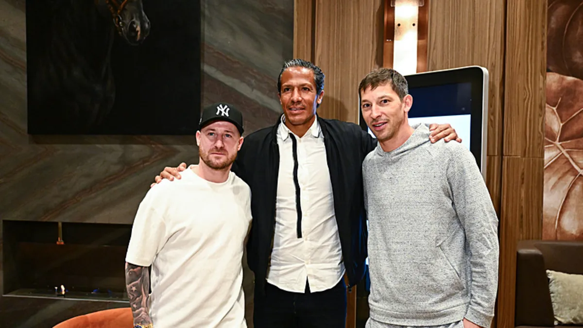 Fenerbahçe’nin eski yıldızları Alves ile Stoch’tan Süper Kupa açıklaması! Fenerbahçe’nin eski yıldızları Alves ile Stoch’tan Süper Kupa açıklaması!