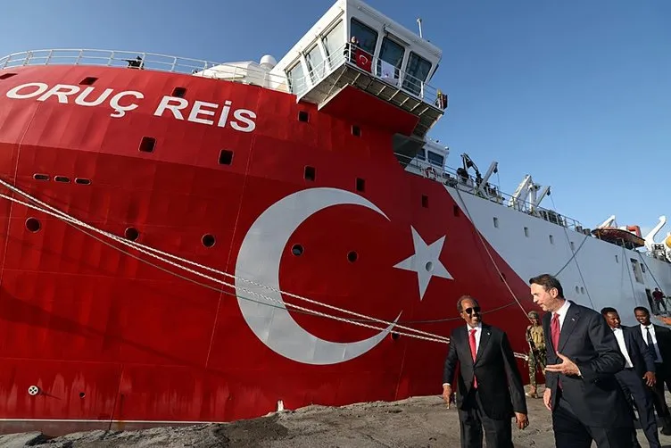 Somali’ye ulaşan Oruç Reis için Mogadişu’da karşılama töreni! Bakan Bayraktar’a anlamlı hediye