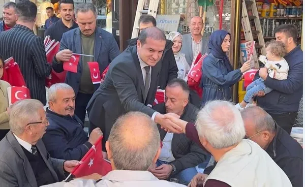 ak-parti-alapli-ilce-baskanligi-cumhuriyet-bayrami-oncesi-bayrak-dagitti-1730020444911.jpg