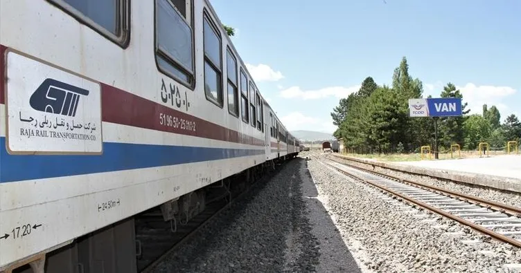 Tahran-Van yolcu treni seferleri başladı