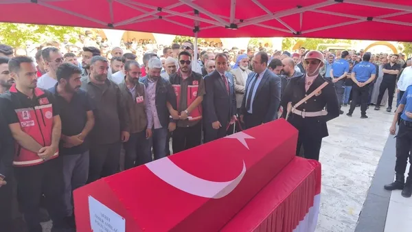 sehit-polis-omer-amilag-memleketi-sanliurfada-dualarla-ugurlandi-1759322868654.jpg