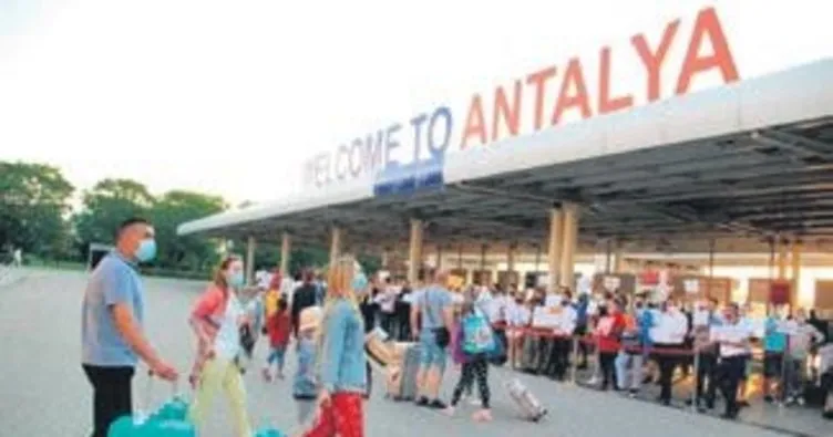 Antalya’ya turist yağıyor
