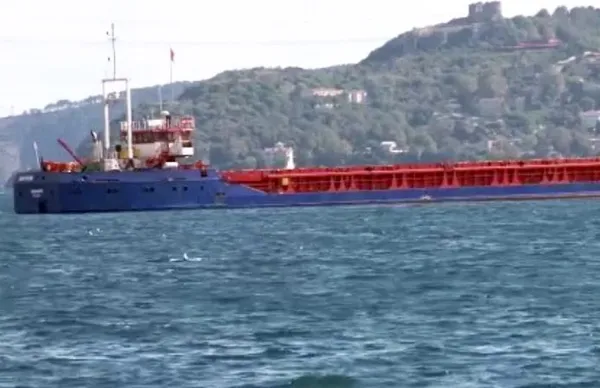 bogazda-kaza-yapan-artvin-isimli-gemi-hasar-tespiti-icin-buyukdere-aciklarina-cekildi-1758378192867.jpg
