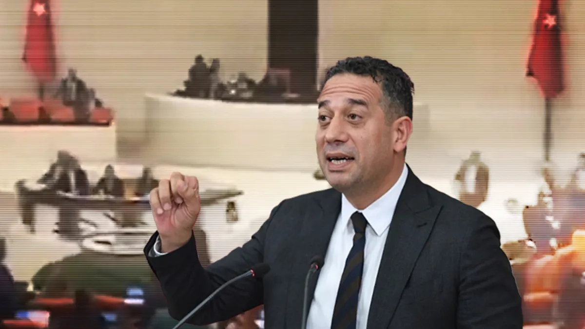 CHP’li Ali Mahir Başarır’dan Meclis’te provokasyon: AK Parti sıralarına kolonya fırlattı! CHP’li Ali Mahir Başarır’dan Meclis’te provokasyon: AK Parti sıralarına kolonya fırlattı!