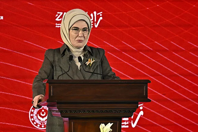 emine-erdogan-seyh-zayed-cocuk-evleri-sitesi-yeni-birimler-acilis-programina-katildi-1769785684242.jpeg Emine Erdoğan Şeyh Zayed Çocuk Evleri Sitesi Yeni Birimler Açılış Programı’na katıldı!