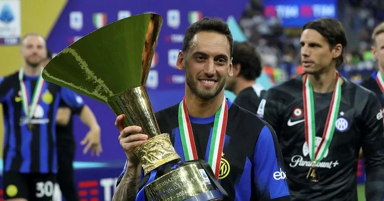 Hakan Çalhanoğlu, İtalya’da en iyi orta saha oyuncusu ödülüne aday gösterildi