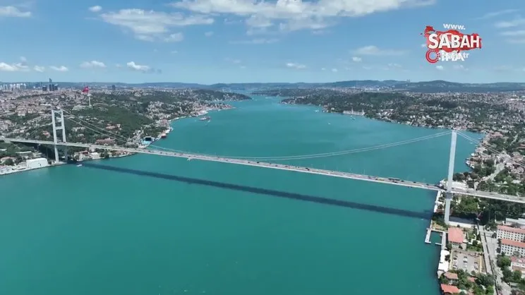 İstanbul Boğaz'ı turkuaza büründü! Eşsiz manzara havadan görüntülendi | Video