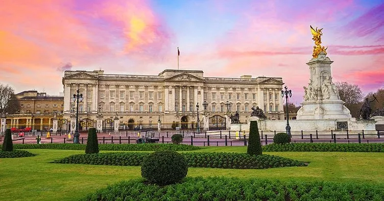 Buckingham Sarayı’nda kriz: Kendini kapıya kilitledi...