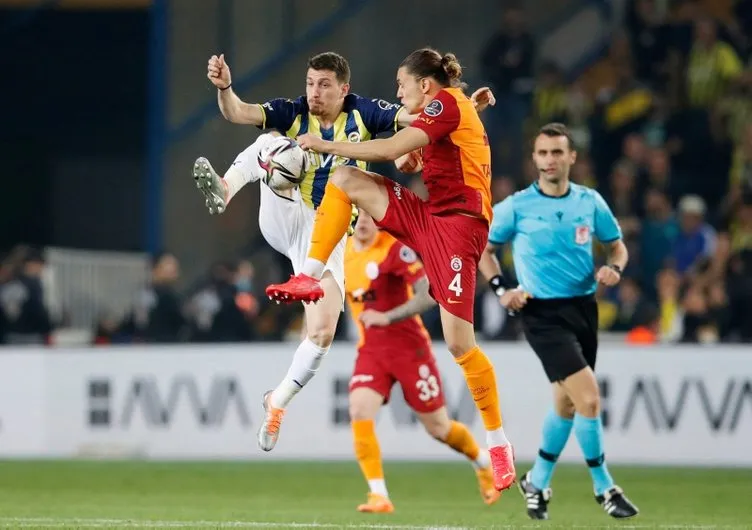 Son dakika: Fenerbahçe-Galatasaray derbisinde olay görüntü! Çıldırdı ve üzerine yürüdü