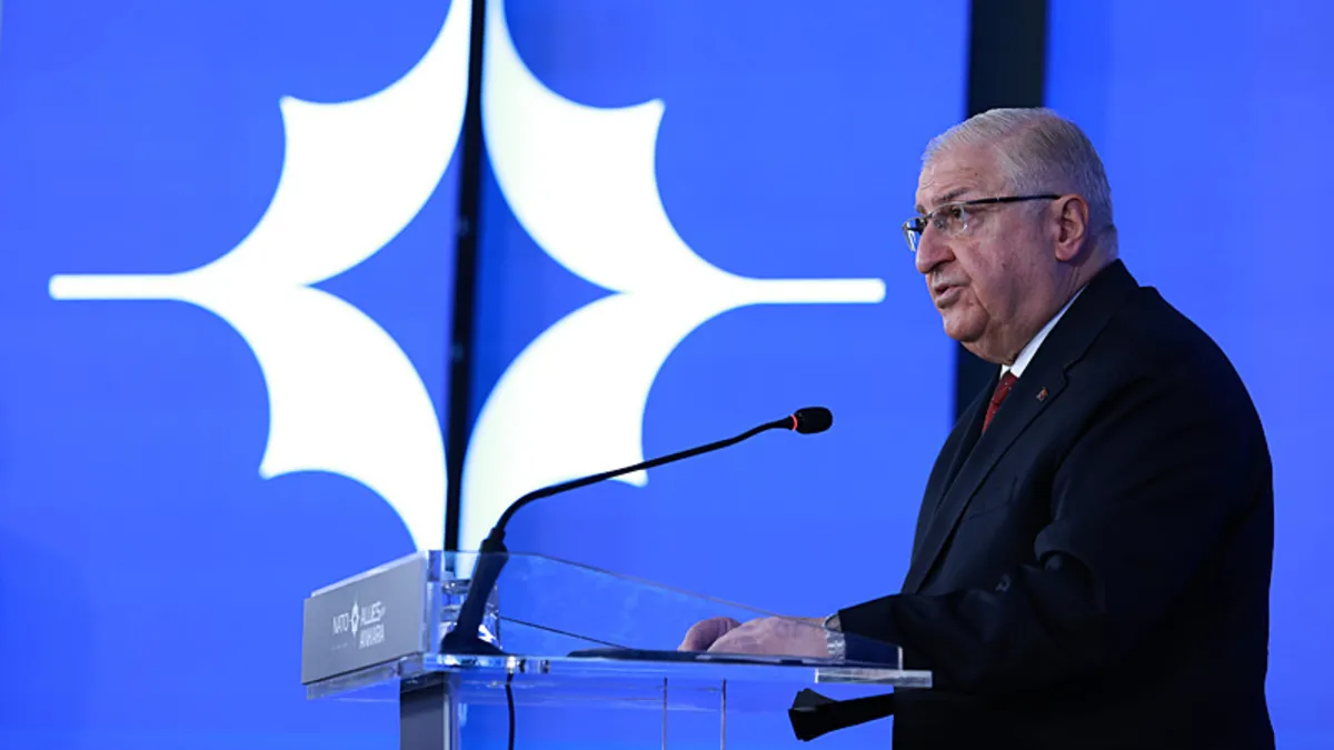 Milli Savunma Bakanı Güler, Savunma Sanayi Forumu’nda konuştu: NATO’nun yüzde 5 savunma yatırım taahhüdünü önemli görüyoruz Milli Savunma Bakanı Güler, Savunma Sanayi Forumu’nda konuştu: NATO’nun yüzde 5 savunma yatırım taahhüdünü önemli görüyoruz