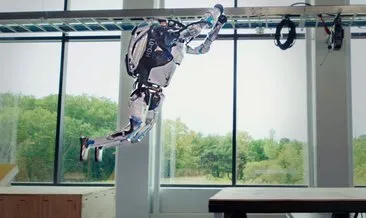 Boston Dynamics’in robotu Atlas’ın karizma yerle bir oldu! Parkurda bakın neler olmuş...