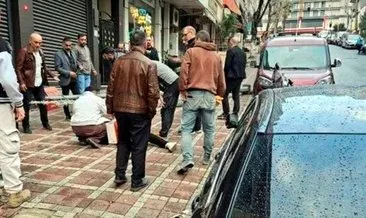 Kaldırımda yürüyen şahısın üzerine aydınlatma direği devrildi #istanbul