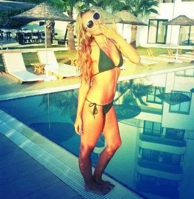 Plajda Hadise Cikti Galeri Magazin