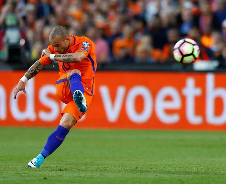 Wesley Sneijder’in yeni görevi belli oluyor! Burak Yılmaz ile aynı takımda buluşacak…