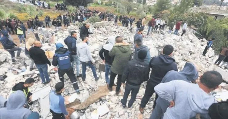 İsrail askerleri şehit ettikleri Filistinli gencin evini de yıktı