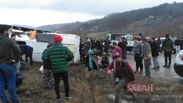 Bursa'da cenaze'den dönenleri taşıyan midibüs devrildi