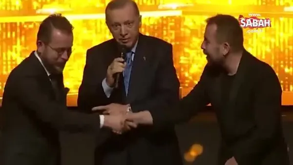 Törene damga vuran an! Başkan Erdoğan, Akkor kardeşleri sahnede barıştırdı | Video