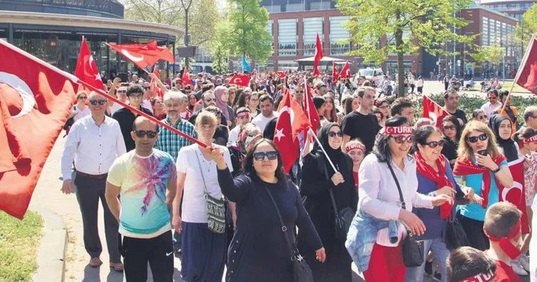 Hollanda’da Türk Günü Yürüyüşü