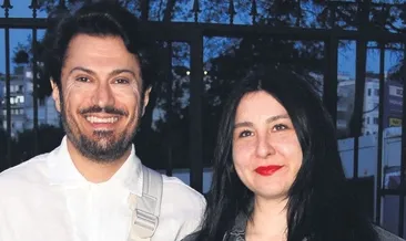 Misafir çağıran erkek yemeği yapar