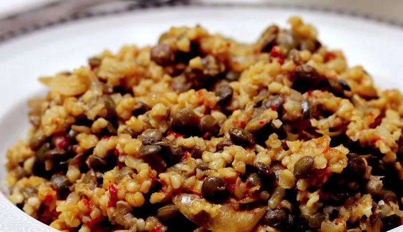 Müceddere (Mercimekli Bulgur Pilavı)