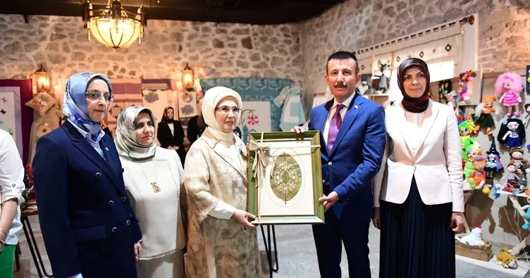 Emine Erdoğan’dan ’Ekolojik Sanat’ sergisine ziyaret