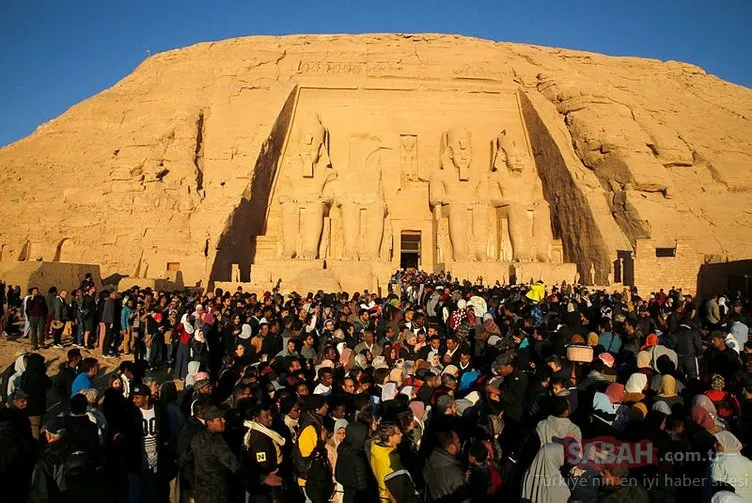 II. Ramses heykeline güneş vurdu! 3 bin kişi böyle izledi