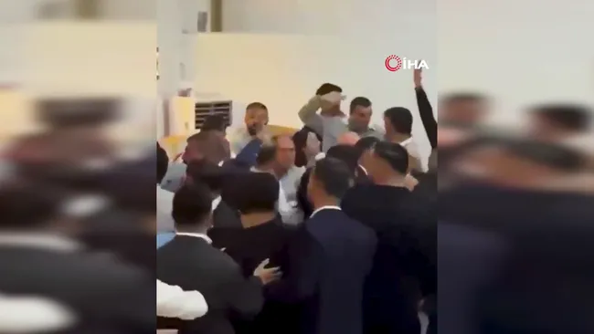 son-dakika-izmirde-yeni-partililer-birbirine-girdi-bucadaki-ilce-baskanligi-secimi-savas-alanina-dondu-1790930334002.png