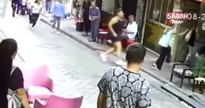 Kadınların sokak ortasındaki tekme tokat kavgası kamerada