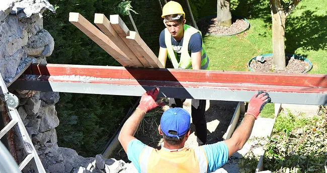 Yılmaz Özdil'in villasındaki kaçak eklentilerin yıkımı sürüyor - Son ...
