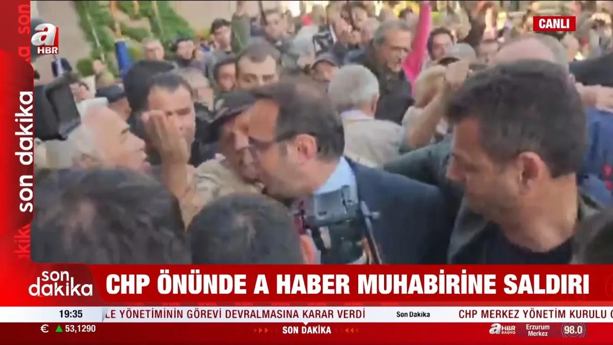 SON DAKİKA | CHP Genel Merkezi önünde A Haber muhabirine çirkin saldırı! SON DAKİKA | CHP Genel Merkezi önünde A Haber muhabirine çirkin saldırı!
