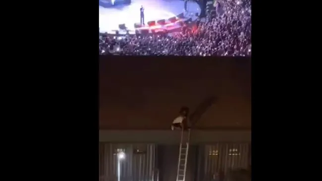 BLOK3 konserinde skandal! Çocuğu çatıdan attılar yetmedi bir genci darbettiler!