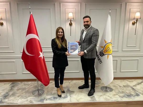 ak-parti-aliaga-kadin-kollari-baskani-yildirim-milletvekili-aday-adayligini-acikladi-1679242979783.jpeg