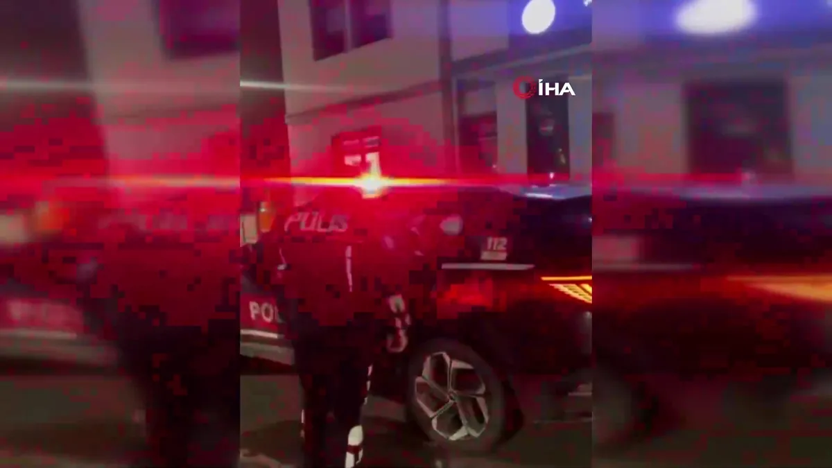 İstanbul’da düğün konvoyunda silah sesleri: Yunus timleri müdahale etti | Video videosunu izle İstanbul’da düğün konvoyunda silah sesleri: Yunus timleri müdahale etti | Video videosunu izle